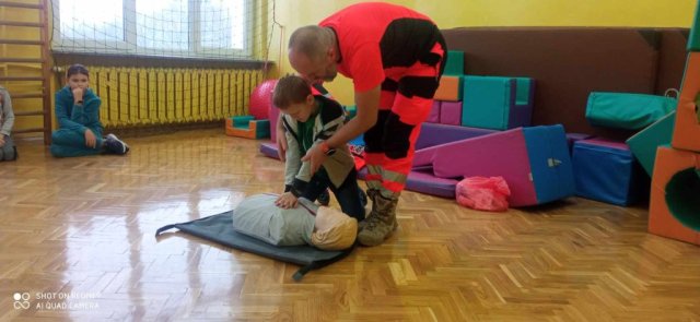 b_1024_768_0_00_images_2023_2024_Swietlica_ratownik_409313502_818983190029631_1564076796935381681_n